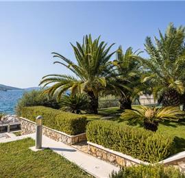 5 bedroom beachfront villa with pool on Ciova Island, Trogir, sleeps 12